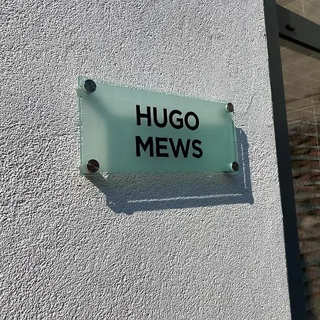 Hugo Mews Bright