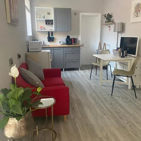 Hugo Mews Bright Bré