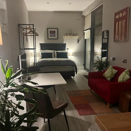 Hugo Mews Bright Lägenhet *