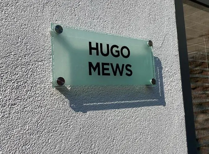 Hugo Mews Bright