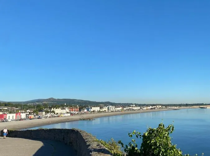 Hugo Mews Bright 公寓 *